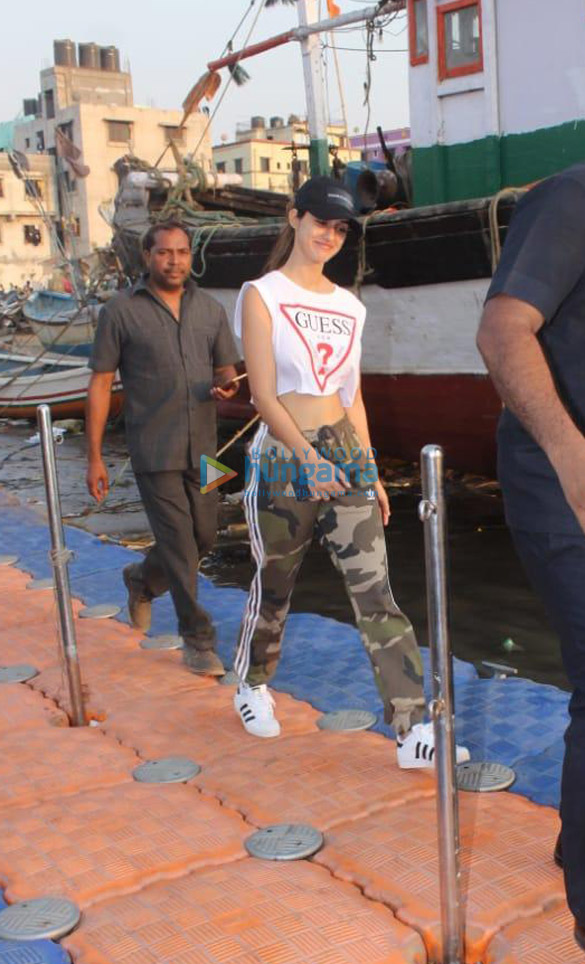 akshay kumar disha patani and aditya roy kapur spotted in versova 2