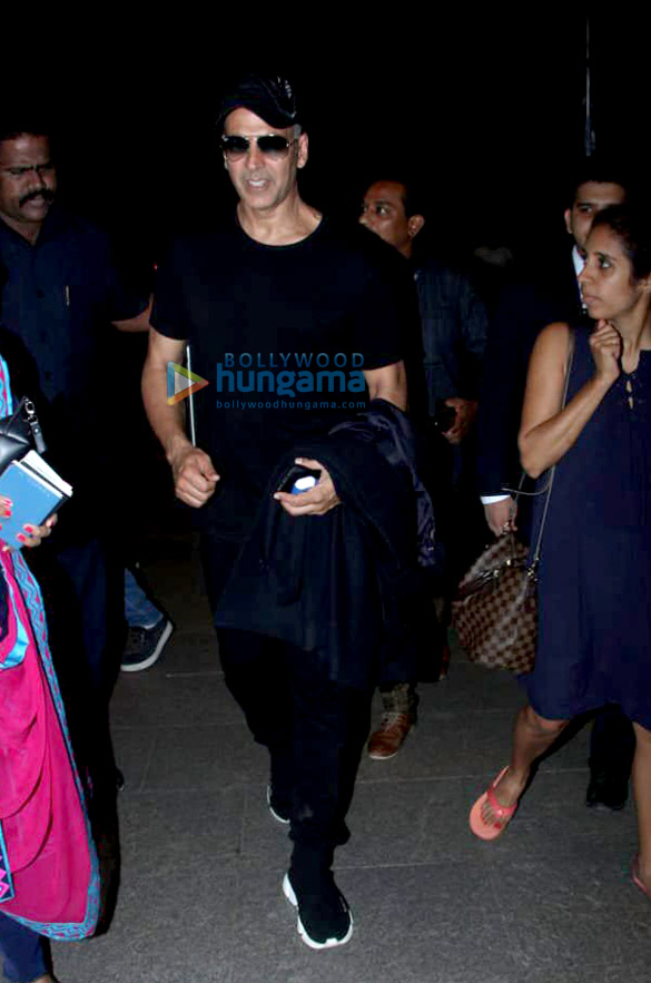 akshay kumar and twinkle khanna snapped at the airport 5 3