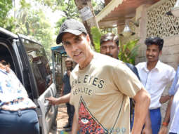 Akshay Kumar snapped with his family at Bayroute, Juhu