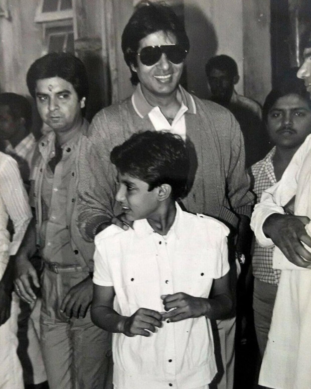 This throwback photo of Abhishek Bachchan along with his handsome father Amitabh Bachchan will definitely make you feel nostalgic! 