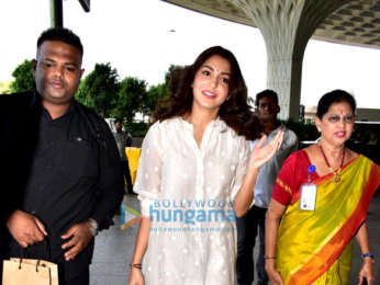 Jacqueline Fernandez, Sunny Leone and others snapped at the airport