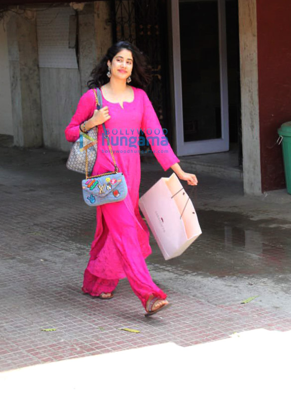 janhvi kapoor snapped at the gym 1 10