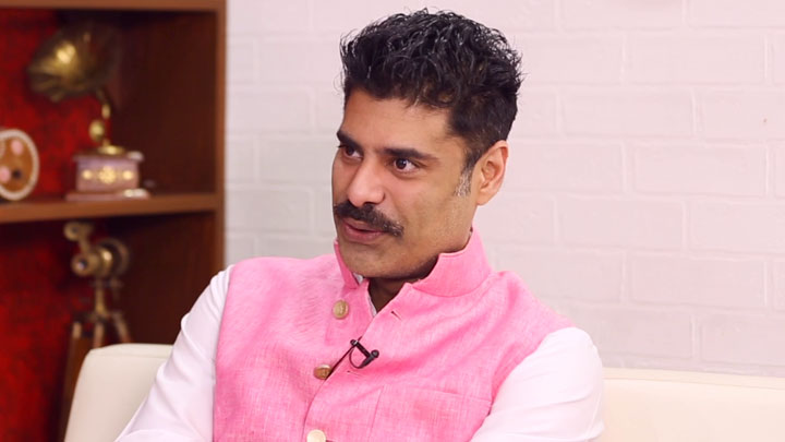“John Abraham DISARMS You With his CHARM, He is So…” : Sikandar Kher | RAW