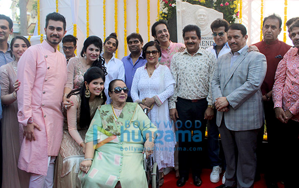 johny lever udit narayan and jeetendra snapped at the road naming ceremony after late mahendra kapoor 4