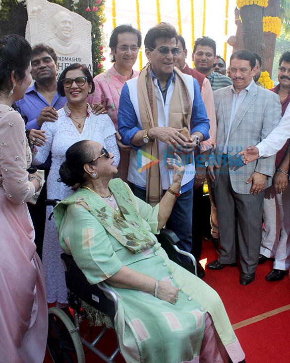 johny lever udit narayan and jeetendra snapped at the road naming ceremony after late mahendra kapoor 5