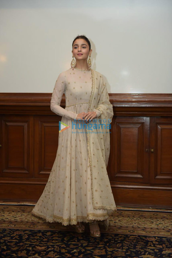 kalank team snapped promoting the film in delhi 4