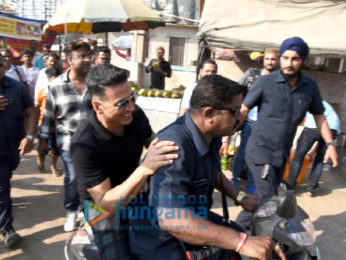 Kareena Kapoor Khan and Akshay Kumar snapped at the Versova jetty