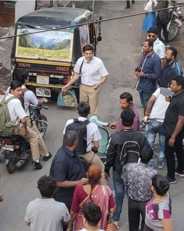 LEAKED PHOTOS! Kartik Aaryan sports a school uniform and clean shaven look for Love Aaj Kal 2 in Udaipur LEAKED PHOTOS! Kartik Aaryan sports a school uniform and clean shaven look for Love Aaj Kal 2 in Udaipur