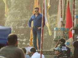 LEAKED VIDEO! Salman Khan shoots for Dabangg 3 title track with 500 dancers at Maheshwar