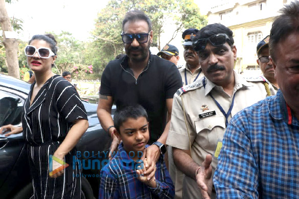 lok sabha elections 2019 aamir khan priyanka chopra ajay devgn among others cast their votes 3