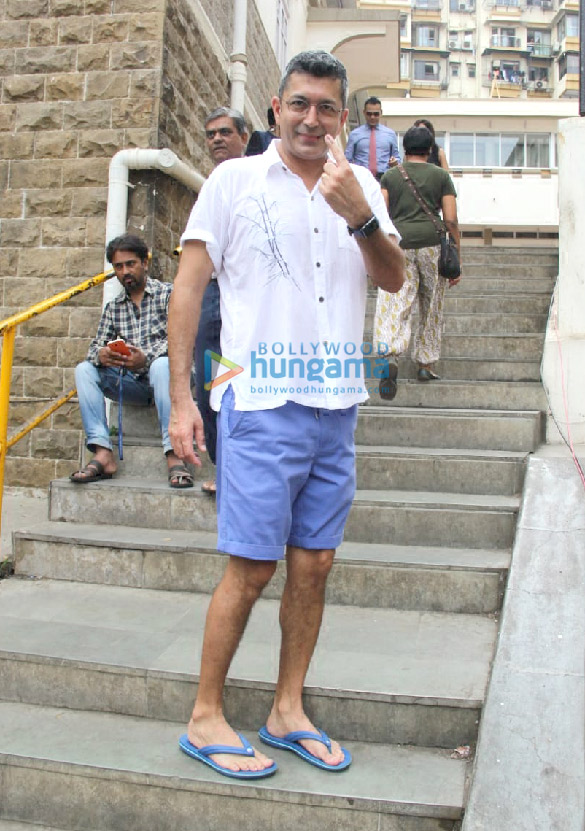 lok sabha elections 2019 aamir khan priyanka chopra ajay devgn among others cast their votes 7