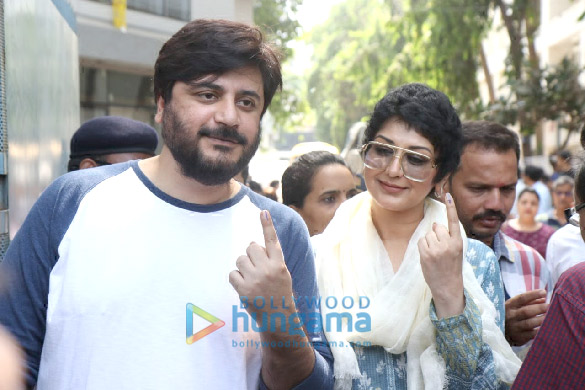 lok sabha elections 2019 aamir khan priyanka chopra ajay devgn among others cast their votes1 4