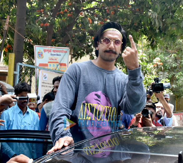 lok sabha elections 2019 aamir khan priyanka chopra ajay devgn among others cast their votes4 2