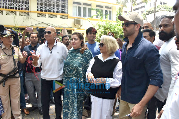 lok sabha elections 2019 aamir khan priyanka chopra ajay devgn among others cast their votes4 5