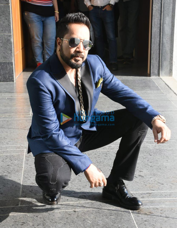 mika singh graces the launch of his new song belly ring 3