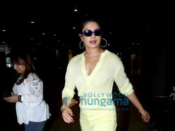 Priyanka Chopra Jonas, Pooja Chopra and others snapped at the airport