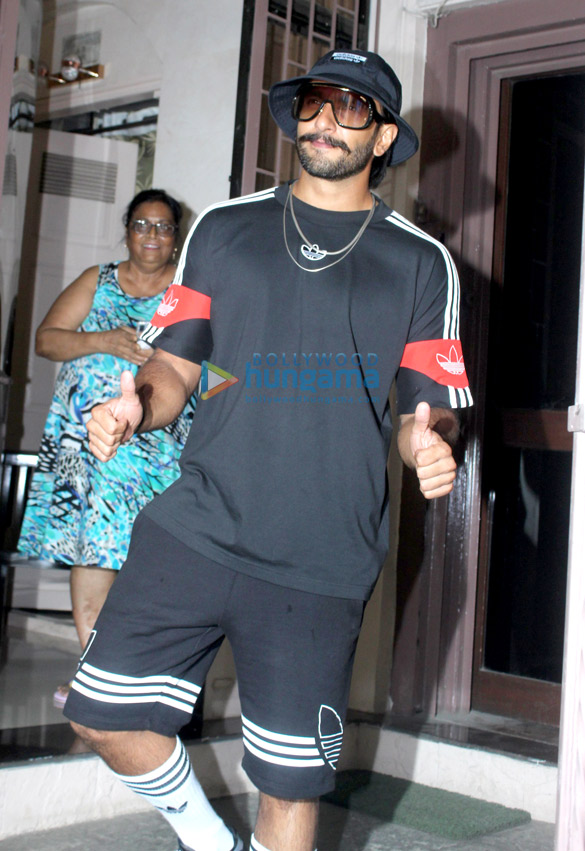 ranveer singh spotted at a recording studio in bandra 1 2