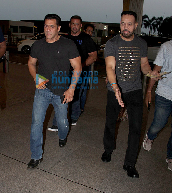 salman khan and daisy shah snapped at the airport 5