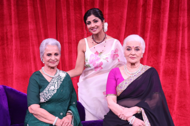 Shilpa Shetty grooves with Waheeda Rahman on 'Aaj Phir Jeene Ki Tamanna Hai' Shilpa Shetty grooves with Waheeda Rahman on 'Aaj Phir Jeene Ki Tamanna Hai'
