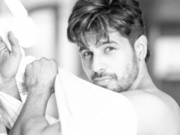 Sidharth Malhotra posts a picture while putting on a shirt and made our weekend better even before it started!