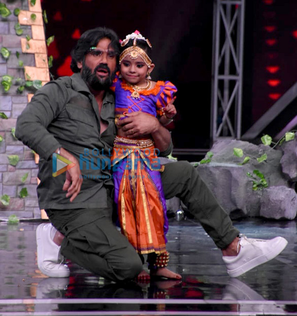suniel shetty snapped on the sets of super dancer chapter 3 5