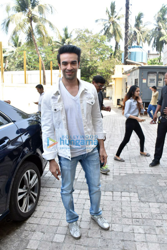 tiger shroff ananya pandey and tara sutaria grace the trailer launch of the film student of the year 2 4