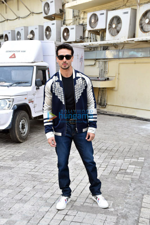 tiger shroff ananya pandey and tara sutaria grace the trailer launch of the film student of the year 2 9