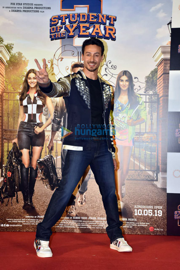 tiger shroff ananya pandey and tara sutaria grace the trailer launch of the film student of the year 21 3
