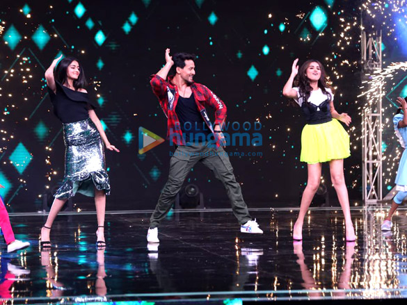 tiger shroff tara sutaria ananya pandey and others snapped promoting student of the year 2 on the sets of super dancer chapter 3 1 2