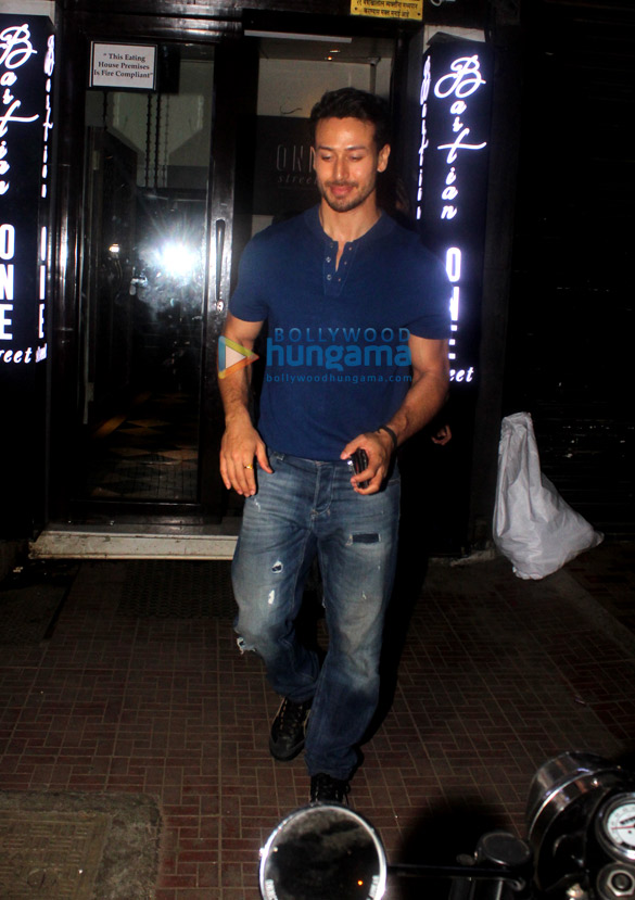 tiger shroff and disha patani spotted at bastian in bandra 4 5