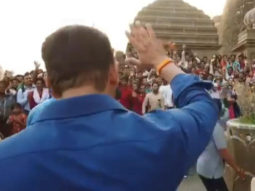 WATCH: Salman Khan thanks his fans and police while shooting for Dabangg 3 at Narmada ghat