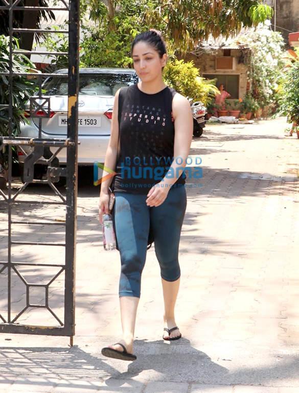 yami gautam spotted at a yoga class in bandra 2