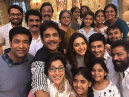 On The Sets: Nagarjuna and Rakul Preet Singh take selfies with the team of Manmadhudu 2