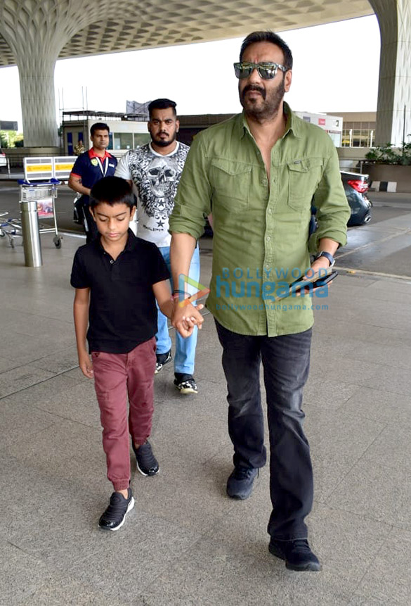 ajay devgn snapped at the airport 3 3
