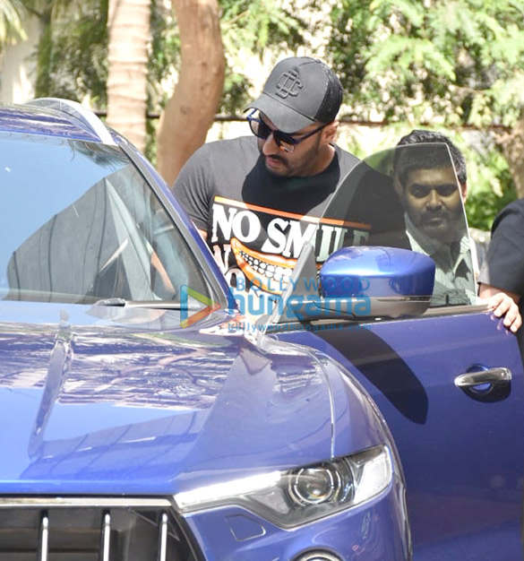 arjun kapoor spotted at aanand l rais office 3