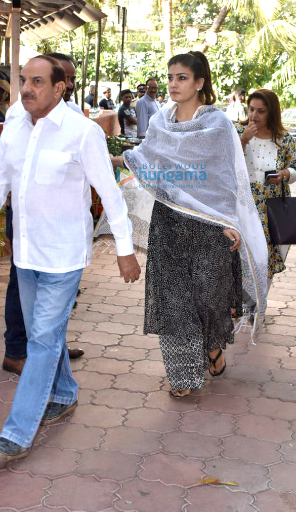 celebs attend prayer meet of ajay devgns father veeru devgan 14