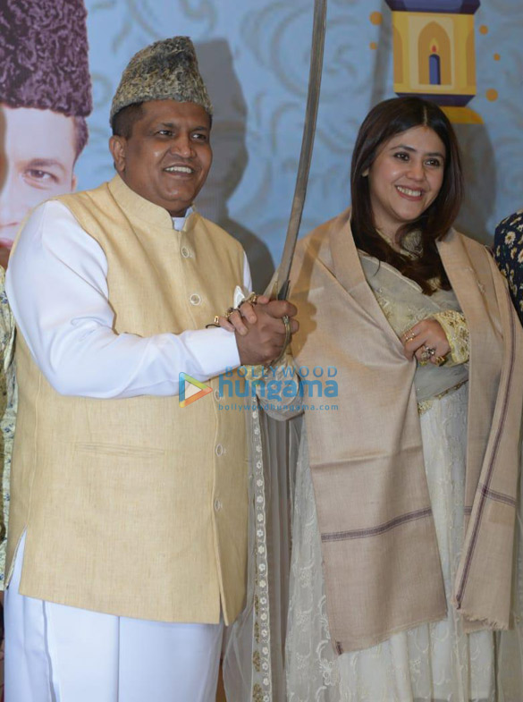 celebs grace shakeel saifis iftar party in delhi 3