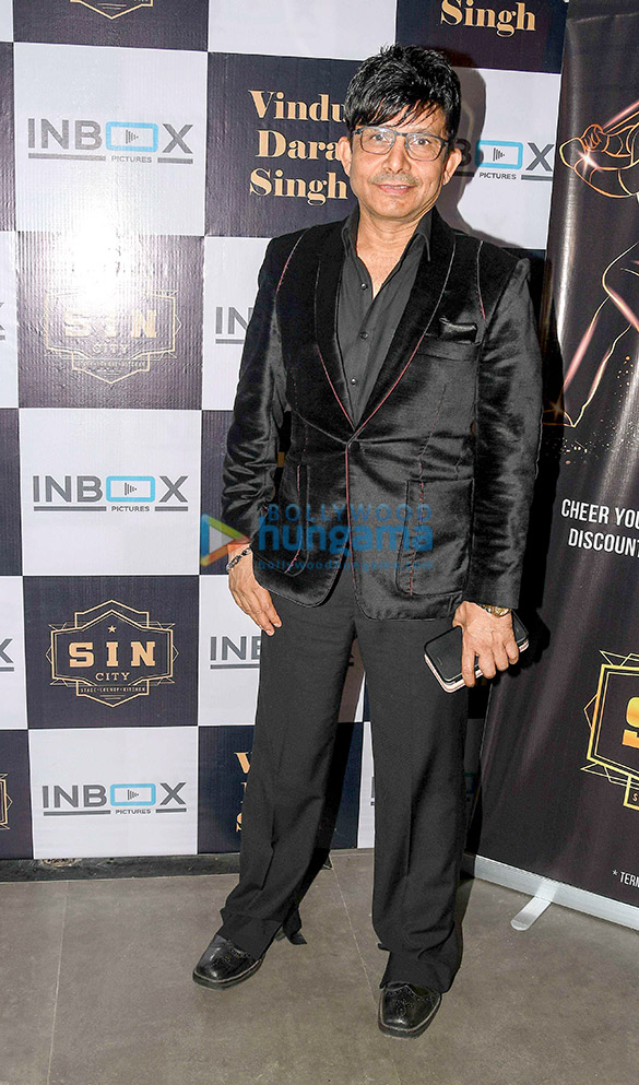 celebs grace vindu dara singhs birthday bash 8