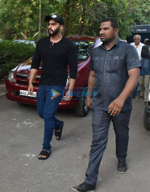 celebs snapped at ajay devgns house arriving to pay their condolence 126