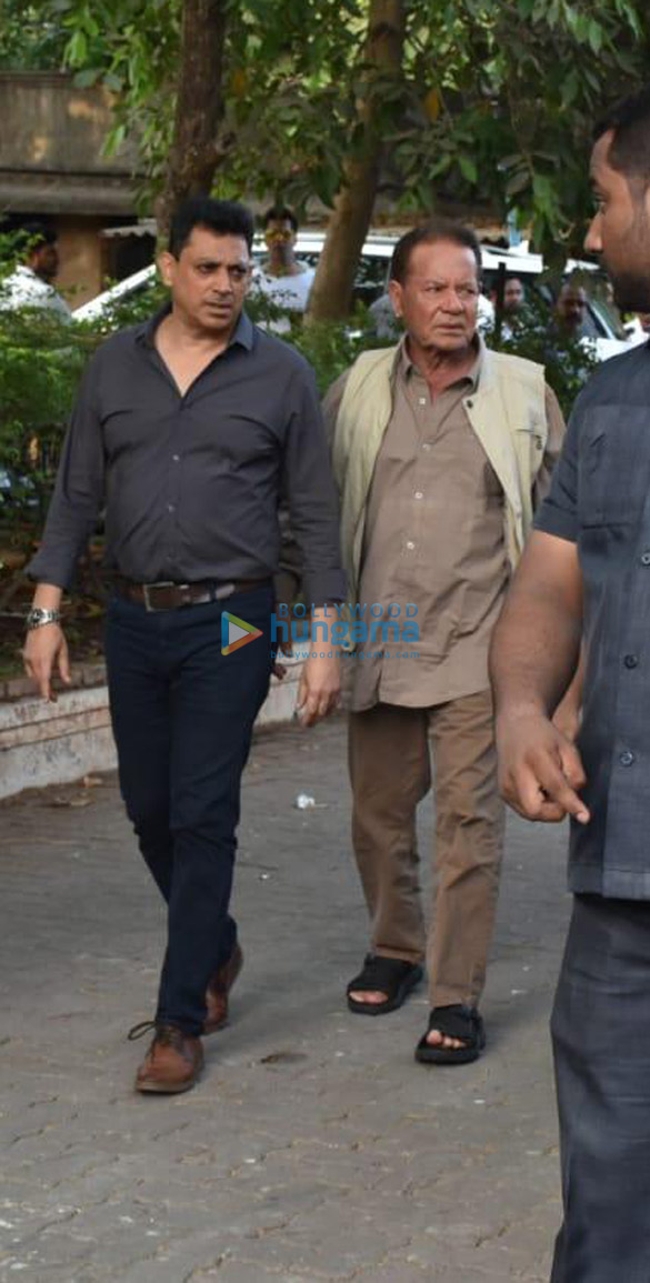 celebs snapped at ajay devgns house arriving to pay their condolence 130