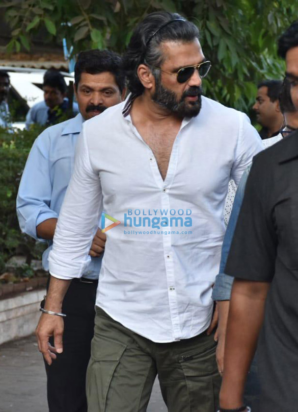 celebs snapped at ajay devgns house arriving to pay their condolence 132