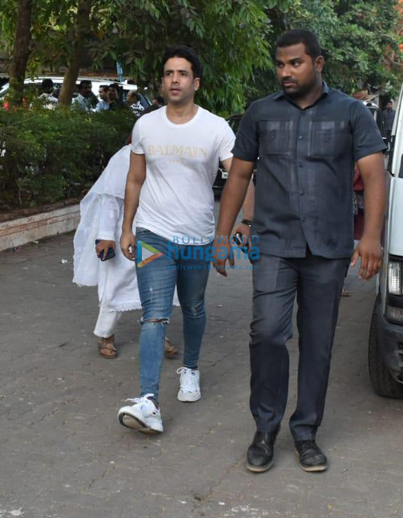 celebs snapped at ajay devgns house arriving to pay their condolence 133