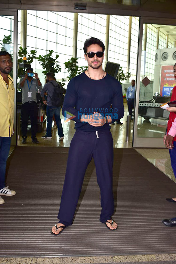 deepika padukone tiger shroff tara sutaria and others snapped at the airport 3