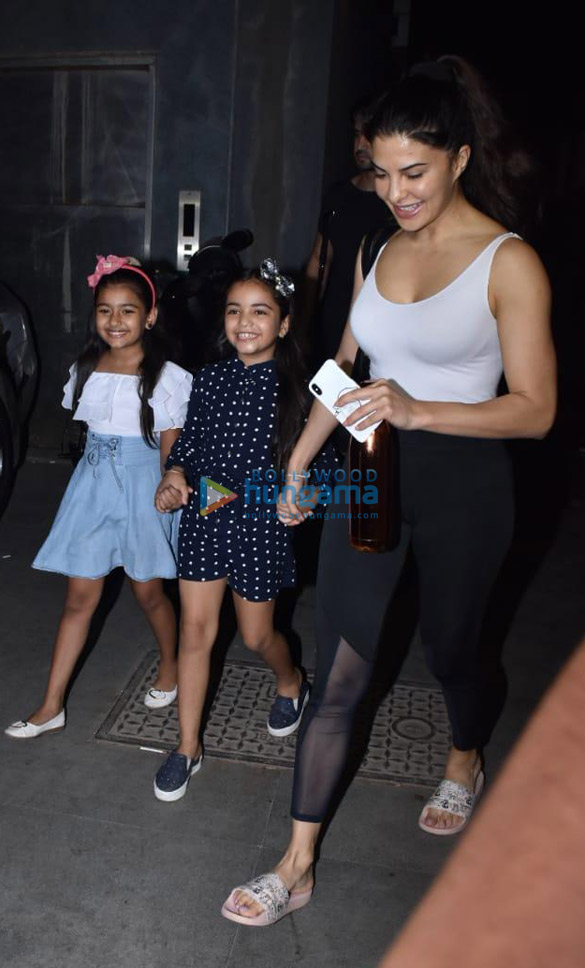 Jacqueline Fernandez snapped at Mukesh Chhabra’s office in Juhu Jacqueline Fernandez snapped at Mukesh Chhabra’s office in Juhu