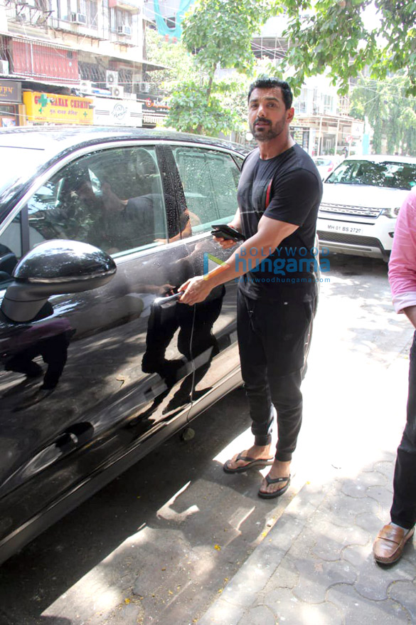 john abraham spotted at sequel in bandra 5