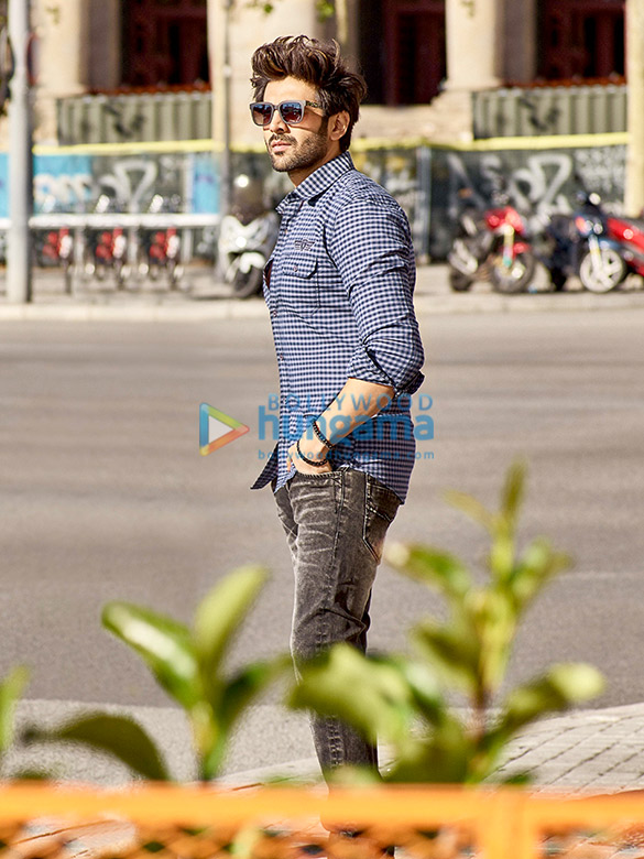 kartik aaryan 2 4