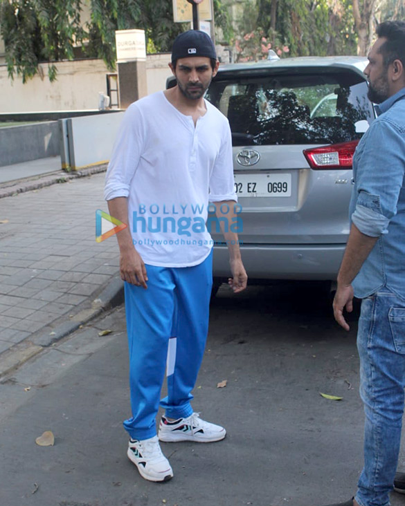 kartik aaryan at vishesh films office 2