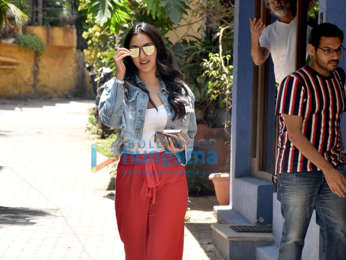 Kiara Advani snapped in Khar