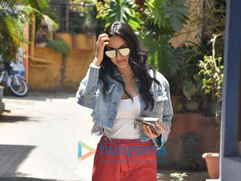 Kiara Advani snapped in Khar