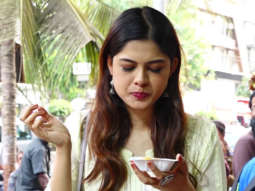 MUST WATCH: Junglee actress Asha Bhat enjoying Street food of Mumbai